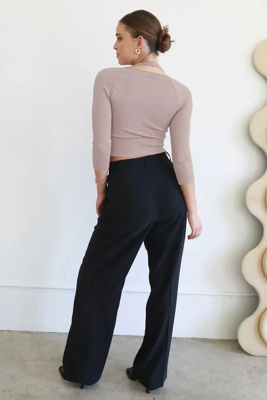 Emilia 3/4 Sleeve Ribbed Halter Crop Top