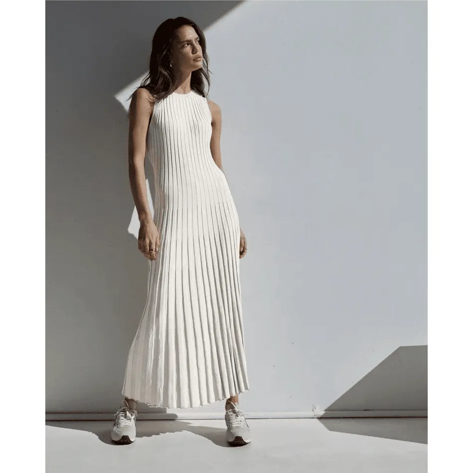 Sleeveless Large Hem Knit Long Dress in Off-White