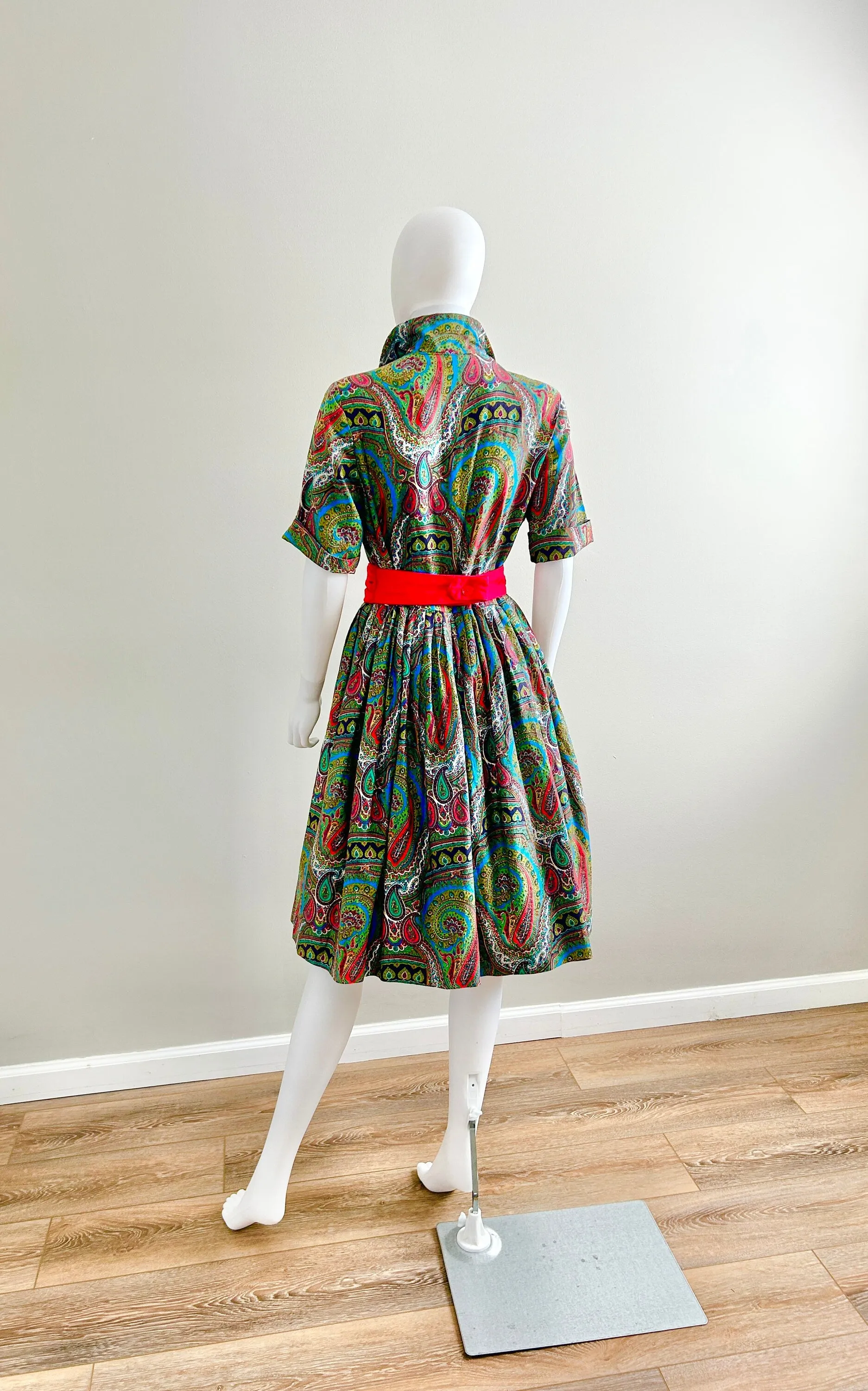 Vintage 1950s Paisley Cotton Shirt Dress / 50s Fit and Flare Dress / Size S M